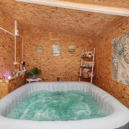 Roulotte De La Charreterie - Bleue Bed & Breakfast Heurteauville