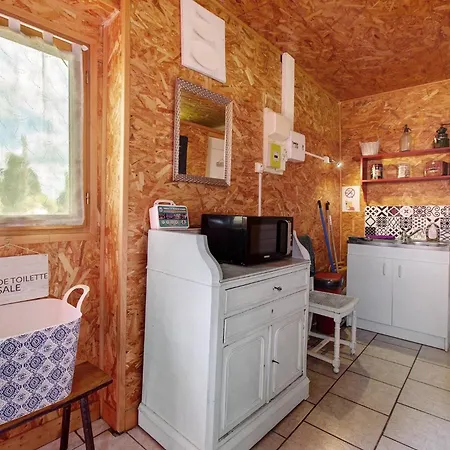 Roulotte De La Charreterie - Bleue Bed & Breakfast